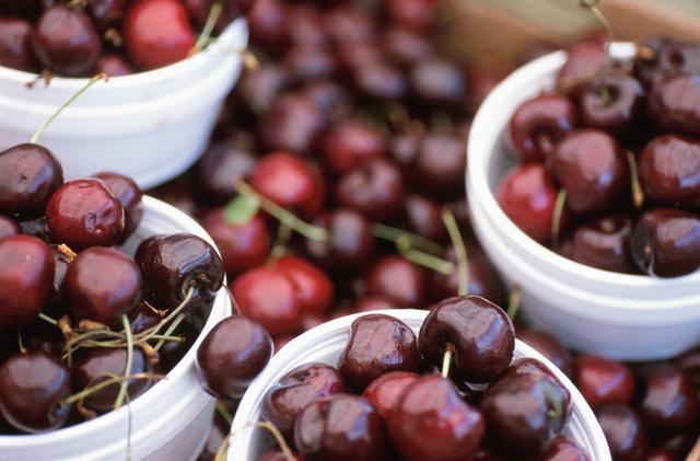 sweet cherries have anti-inflammatory properties http://thefoodchannelrecipe.blogspot.com/2014/11/sweet-cherries-have-anti-inflammatory.html