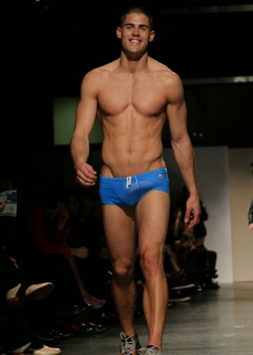 jockgods: Model Chad White Had A Revealing Moment at the 2013 Milan Fashion Show! To see full dick pic, click: http://goo.gl/n4aaMo Vpl on the runway