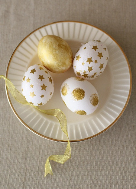 kendrasmiles4u:

Easter egg decoration by cafe noHut on Flickr.@kendrasmiles4u