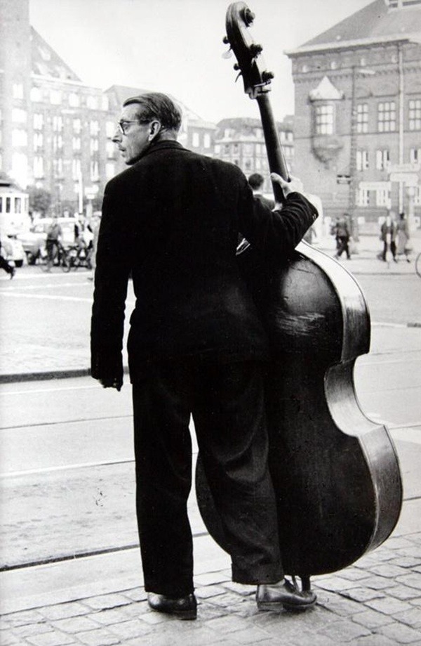 
&ldquo;With a double bass to the townhall place.&rdquo; Denmark. 1956.
Photographer: Toni Schneiders