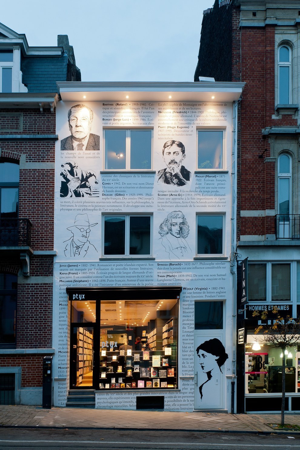 cuteandquaint:

ok this is one AWESOME bookstore front!!!!