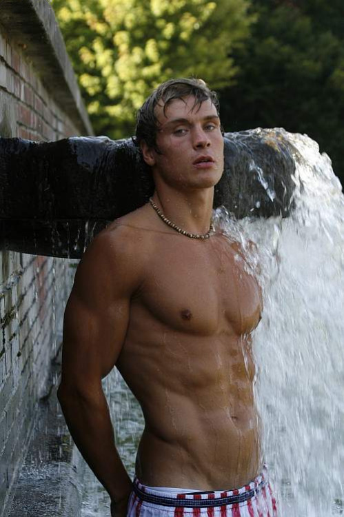 Follow Trip&rsquo;s Place and Wet Guyz for more hot guy pics