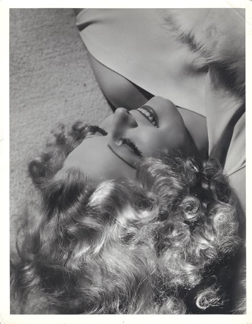 jeanharlowgoddess:

Jean Harlow portrait photographed by George Hurrell, 1936