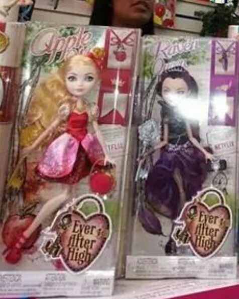 OMG! Hot news! Here in Brazil Apple White and Raven Queen are getting a new version in the new boxes! I don&#8217;t know if Maddie and Briar are having this too, it&#8217;s strange but ok, and Apple doesn&#8217;t have her socks!
