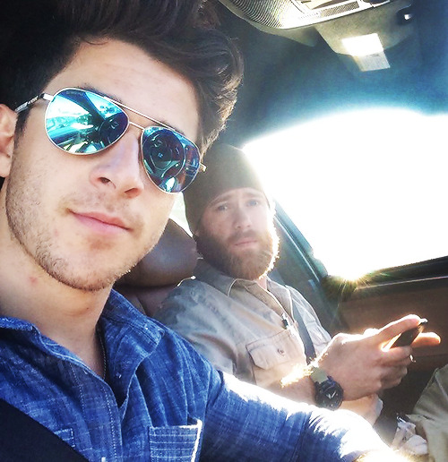 davidhenriebrasil:

@DavidHenrie: “Can’t wait for y’all to see the project were writing :) next year get ready!”
