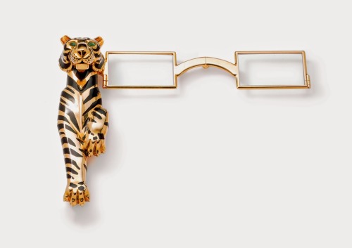 fawnvelveteen:

Tiger Lorgnette owned by Duchess of Windsor. Cartier Paris, special order, 1954. Gold, enamel, emeralds, glass. Cartier Collection.  Photo credit: Nick Welsh
