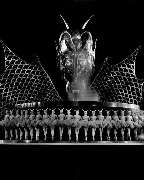 vintagegal:
The Devil’s Cabaret (1930)
