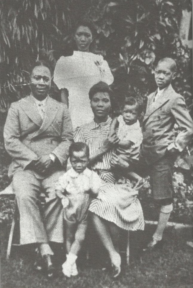 nigerianostalgia:

The Ransome-Kuti’s in the ‘40’s L-R Rev Israel, Dolu (standing behind) Fela (standing in front), FRK holding baby Beko and Olikoye. 1940sVintage Nigeria

This photo is EVERYTHING&hellip;.Fela was an adorable little boy&hellip;.