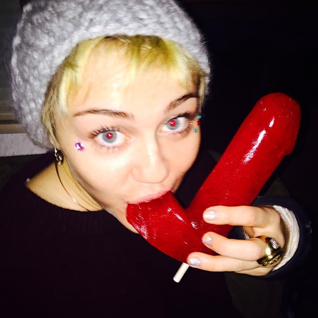 Miley Cyrus muestra todo! (Megapost actualizado)