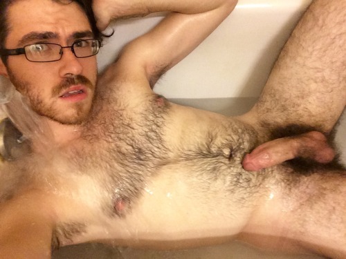 chalkycandy:

finally home, in the bath, waiting for this water to swallow me, send me messages
