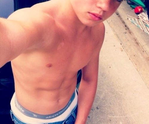 twinkboyzz: Boy selfies&gt;&gt;&gt; http://goo.gl/xuIXgW Cute and hot selfies from cool boys 