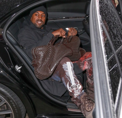 Kanye at LAX airport. February 17.