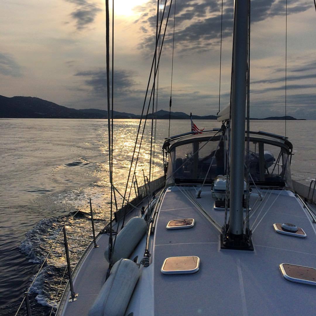momentsailing:

Leaving #saintthomas behind Tuesday morning 4/19 just before the NE winds filled in on our way to #turksandcaicos ⛵️#sailing #yachting #yachtdelivery #caribbean #usvi #offshoresailing #captain  (at Saint Thomas, U.S. Virgin Islands)
