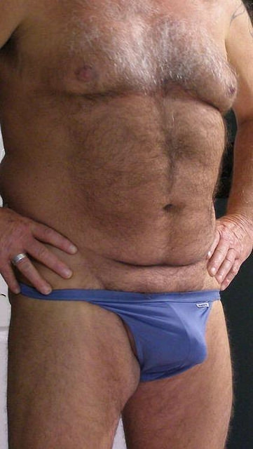 manlydadchaser63:

…Dad’s new underwear are too small for his big penis…
