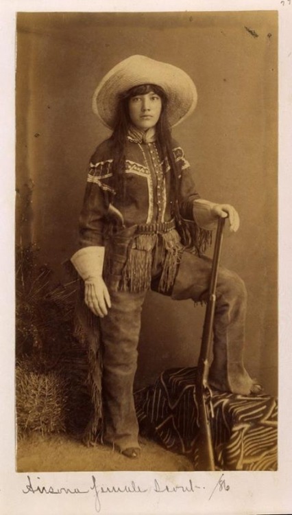 thirtymilesout:Female Scout 1886Arizona 
