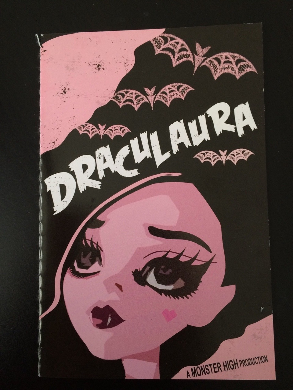 monstergazette:

Adult Collectors doll Draculaura Monster High Diary.
