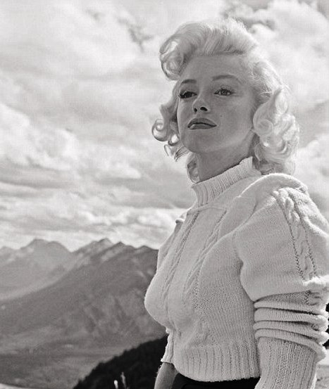 m-arcelo:

Marilyn Monroe in Banff, Canada for the filming of River of No Return, 1953. Photo by John Vachon.
