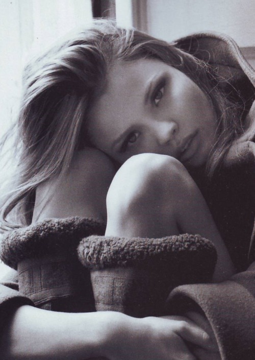 supermodelgif:

“Once Upon A Time” Magdalena Frackowiak photographed by Alasdair McLellan for i-D magazine, September 2008
