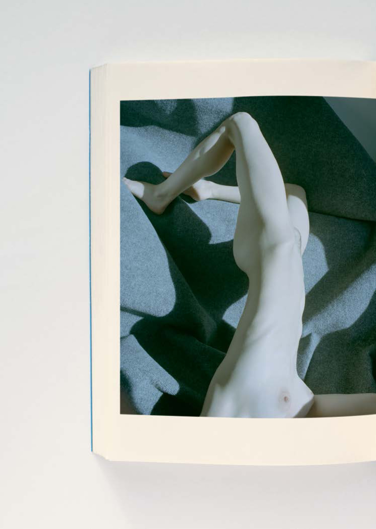 nowness:

WEEKEND LOVE: L’imparfaiteThe erotica journal getting under the skin of sex