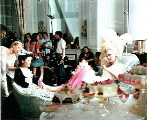 queenantoinetteoffrance:

Marie Antoinette (2006) behind the scenes
