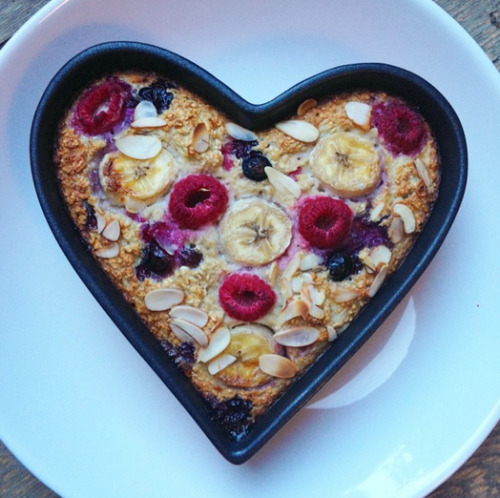 Breakfast! Baked oatmeal with banana, raspberries, dark choc, blueberries and flaked almonds. 
This recipe is credit to stefaniegoldmarie - I’ve changed it slightly!
Ingredients: 70g oats, 1 egg, 1 banana, 100ml almond milk, a handful of flaked almonds, 1 tbsp honey, a handful of raspberries and blueberries.
Recipe: Preheat oven to Gas Mark 6. Combine milk, egg and honey and whisk together. Add in 1/2 mashed banana, baking powder and the oats and crushed almonds. Put in an oven proof dish and top with the other half of the banana and the blueberries, raspberries and almonds. Cook for about 30 minutes. 
I hope you enjoyed, Flo. XOX