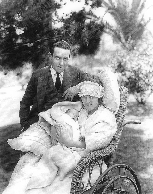 Harold Lloyd and Mildred Davis Lloyd with their newborn daughter Mildred Gloria, 1924.
From the book Harold Lloyd: Master Comedian by Suzanne Lloyd and Jeffrey Vance. Scan from theloudestvoice.
