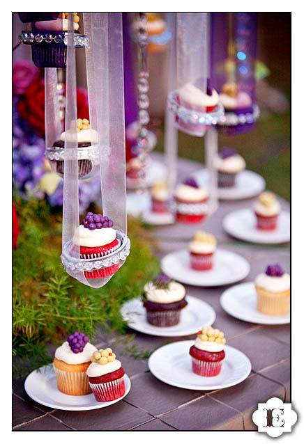 hanging cupcakes charming idea for a wedding
