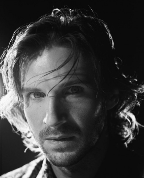 substancem:

” I’m sure acting is a deeply neurotic thing to do.”  Ralph Fiennes  

