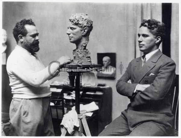 fuckyeahchaplin:

Charlie with sculptor Jo Davidson c.1924
