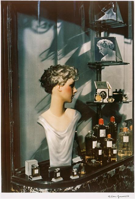 Vitrine d'un coiffeur, Paris, 1938
by Gisèle Freund  
