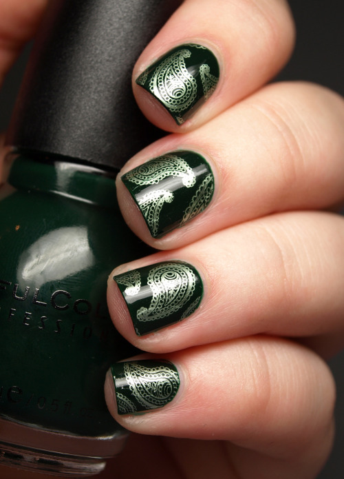 the nailasaurus luxe paisley manicure