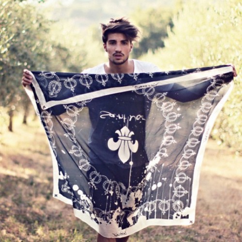 I love This @saintnoir scarf!!! Thanks guys!! Hope you liked!! 😄👍 (Scattata con Instagram presso www.marianodivaio.com)