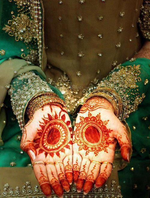 indiaincredible:  Bride Henna Hand's