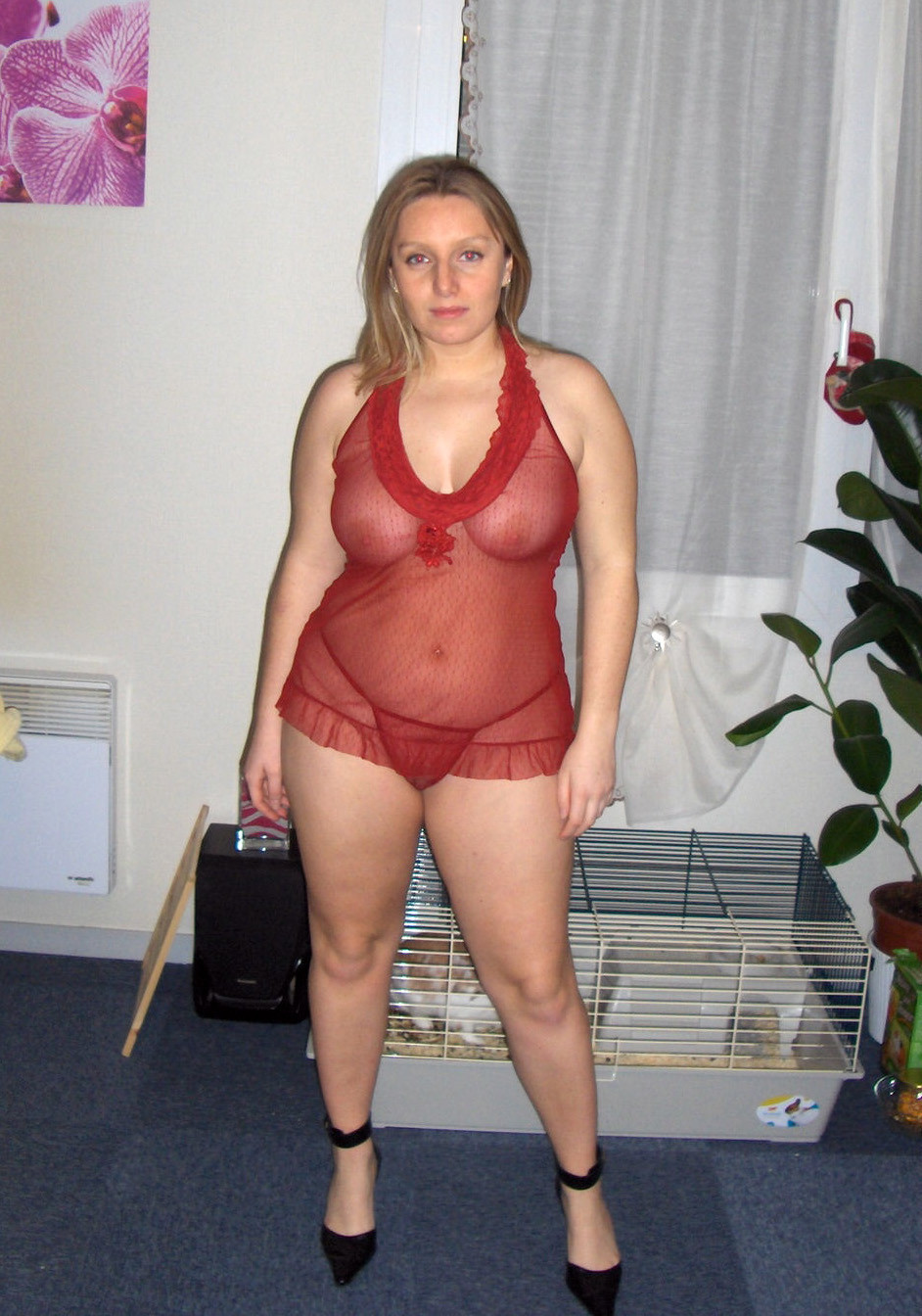 Curvy amateur lingerie wife