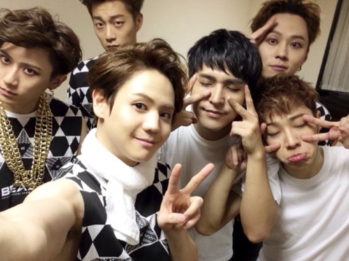 jang-hyunseung-addict:  [BEAST Japan Official Blog] 14/11/29 BEAST members after ‘Beautiful Show’ in Kobe Thank you for the concert in Kobe!  Good evening everyone! Today’s performance in Kobe was very exciting. Today members’ families came too. Thank you so much for supporting also their families.  After the performance, it seems that the members enjoyed some quality time in a family circle for the first time in a while. Here’s a message and a photo from the members after the concert:
