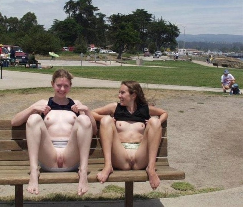 Girl on park bench pussy flashing