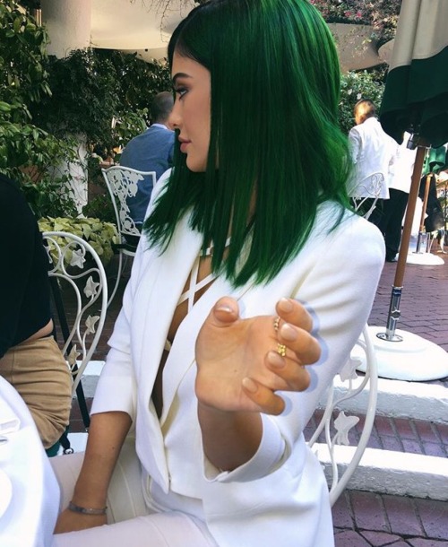 Kardashians and Jenners Poland: Kylie in green hair
