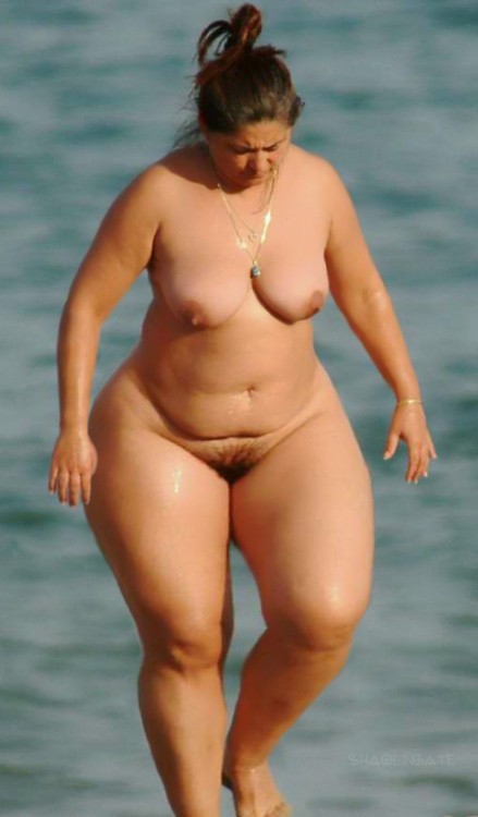 Wide hips narrow waist nude women