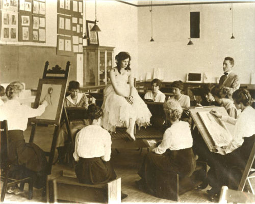 thehystericalsociety: Marquette MI art class - 1900 - (Via) 