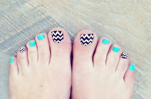 cute Toe nail design. Love the chevron. Make sure you tell people 