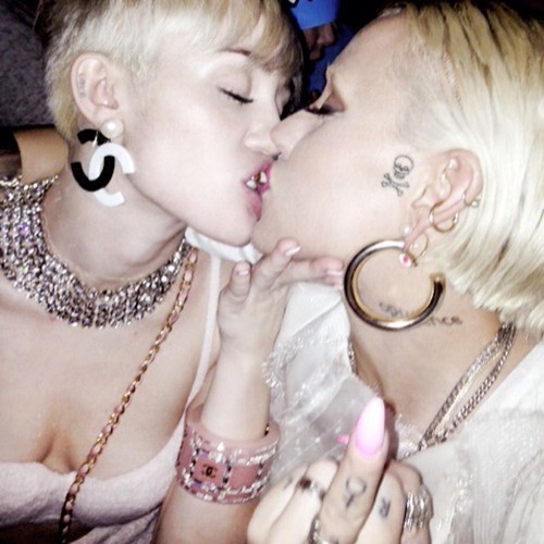Miley cyrus lip tattoo