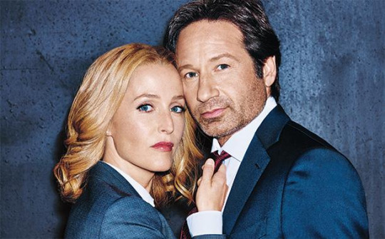 Gillian Anderson & David Duchovny as Mulder and Scully Giugno 2015 the x files revival entertainment weekly