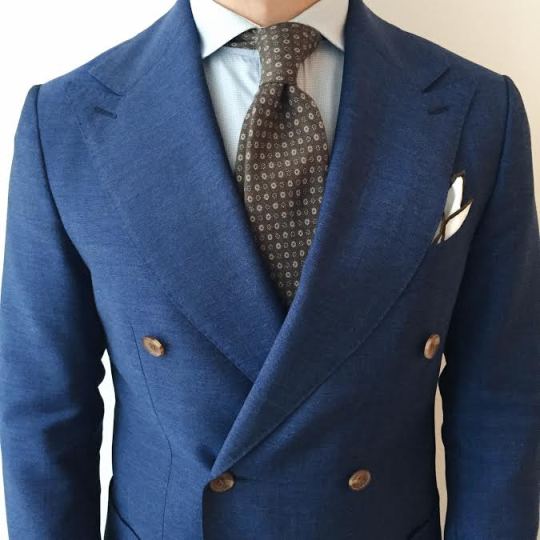 Suitsupply double-breasted blue suit with flannel tie from Berg&berg