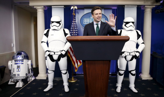 White House Press Secretary Josh Earnest appears in the briefing room with Star Wars Stormtroopers and Robot R2-D2 (L) after Obama finished his end of the year news conference at the White House in Washington, December 18, 2015. REUTERS/Kevin Lamarque