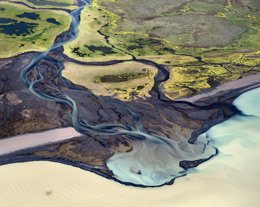 infinitexposure:

Photography of Iceland’s volcanic rivers by Andre Ermolaev
