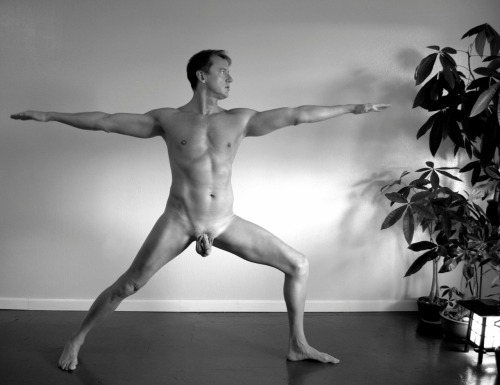 Nude Yoga For Men 111