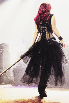 Charlotte Wessels (ou Chacha pour les intimes) - Page 5 Tumblr_n5hx8qhUHi1s52b4co2_250