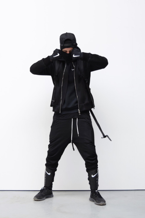 black nike outfit streetstyle c swoosh 