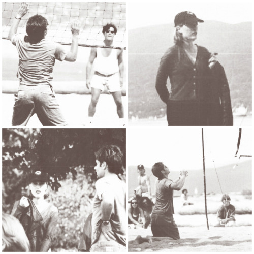  Gillian was holding the leather jacket of David, while he was playing volleyball with Mitch Pileggi and some people who probably also worked on X-Files. 