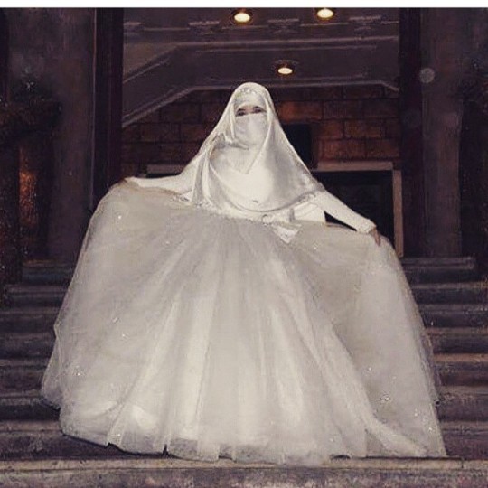 أختاه صوني حجابك و لا ترميه يوم زفافك Tumblr_nip0f5iW441u1psmvo1_540